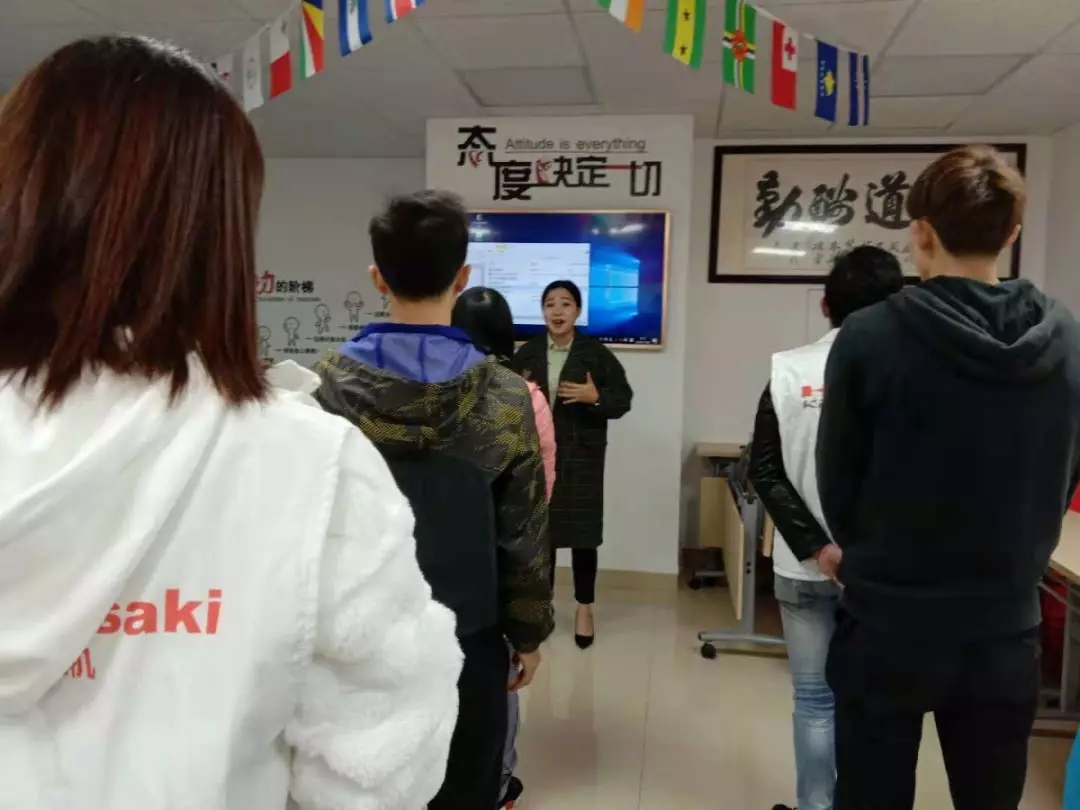 桂之邦早會、立體化落地，這樣的挖掘機(jī)配件批發(fā)團(tuán)隊再給我來一打！